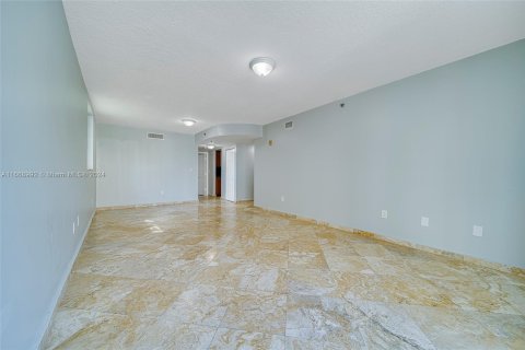 Copropriété à vendre à Surfside, Floride: 2 chambres, 111.48 m2 № 1408408 - photo 23