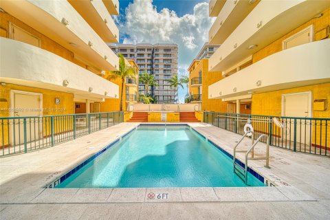 Copropriété à vendre à Surfside, Floride: 2 chambres, 111.48 m2 № 1408408 - photo 30