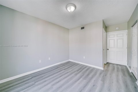 Copropriété à vendre à Surfside, Floride: 2 chambres, 111.48 m2 № 1408408 - photo 8