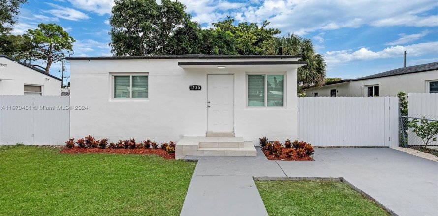 Casa en Opa-locka, Florida 2 dormitorios, 72.46 m2 № 1408406