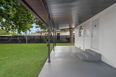 Villa ou maison à vendre à Opa-locka, Floride: 2 chambres, 72.46 m2 № 1408406 - photo 18