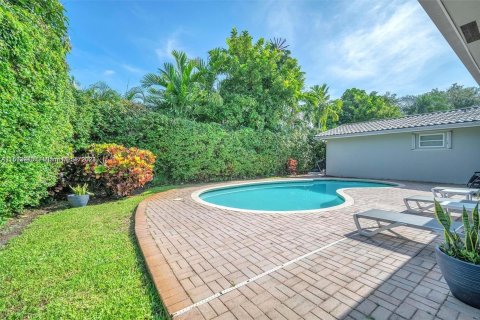 House in Hollywood, Florida 4 bedrooms, 271.37 sq.m. № 1132366 - photo 24