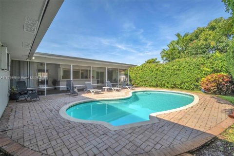 House in Hollywood, Florida 4 bedrooms, 271.37 sq.m. № 1132366 - photo 25