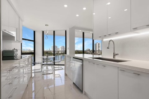 Condo in Aventura, Florida, 2 bedrooms  № 1132367 - photo 1