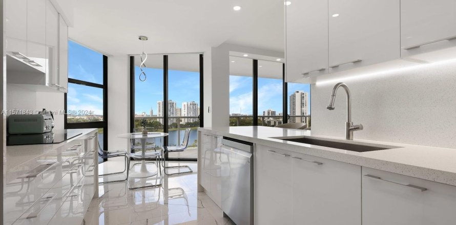 Condo in Aventura, Florida, 2 bedrooms  № 1132367