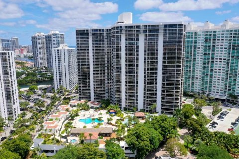 Condo in Aventura, Florida, 2 bedrooms  № 1132367 - photo 23