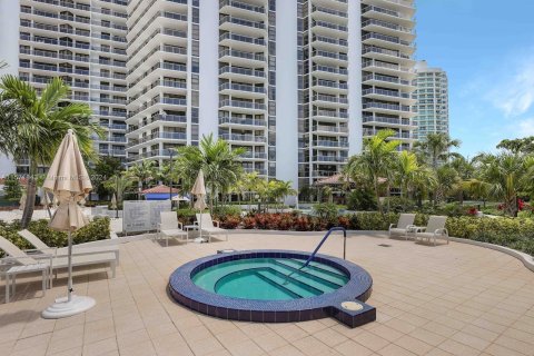 Condo in Aventura, Florida, 2 bedrooms  № 1132367 - photo 21