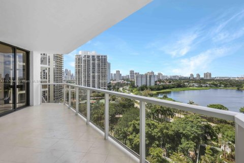 Condo in Aventura, Florida, 2 bedrooms  № 1132367 - photo 13