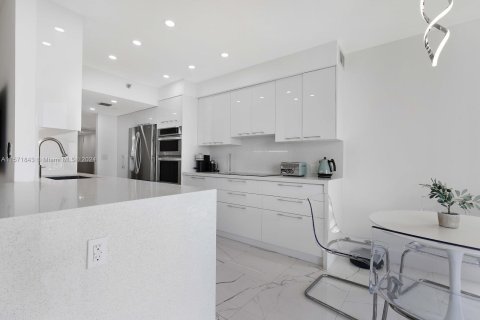 Condo in Aventura, Florida, 2 bedrooms  № 1132367 - photo 2