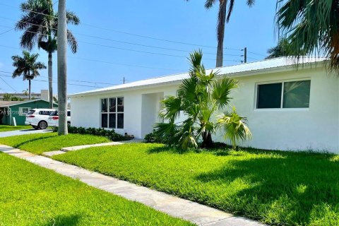 House in Dania Beach, Florida 3 bedrooms, 250.74 sq.m. № 1132460 - photo 2