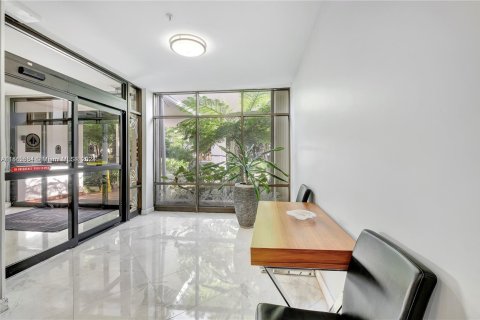 Condominio en venta en Aventura, Florida, 1 dormitorio, 82.4 m2 № 1096962 - foto 2