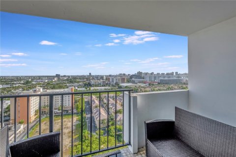 Condo in Aventura, Florida, 1 bedroom  № 1096962 - photo 12