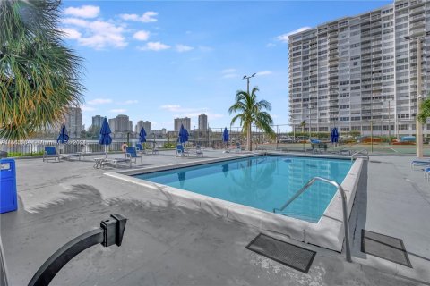 Condo in Aventura, Florida, 1 bedroom  № 1096962 - photo 23