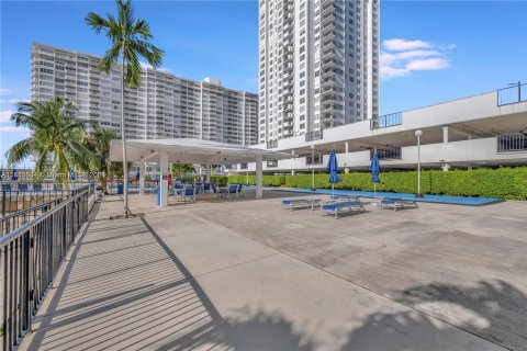 Condo in Aventura, Florida, 1 bedroom  № 1096962 - photo 22