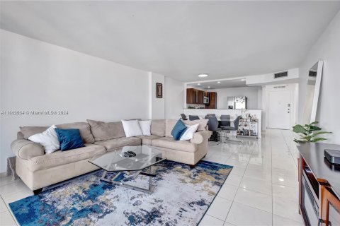 Condo in Aventura, Florida, 1 bedroom  № 1096962 - photo 9