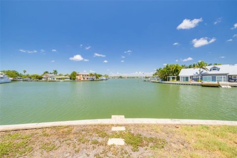 Terreno en venta en Redington Shores, Florida № 1349032 - foto 1