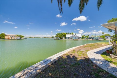 Terreno en venta en Redington Shores, Florida № 1349032 - foto 3