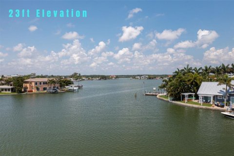 Terreno en venta en Redington Shores, Florida № 1349032 - foto 4