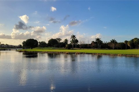 Condo in Hollywood, Florida, 1 bedroom  № 997743 - photo 17