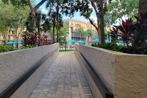 Condo in Hollywood, Florida, 1 bedroom  № 997743 - photo 18