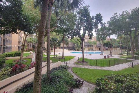 Condo in Hollywood, Florida, 1 bedroom  № 997743 - photo 11