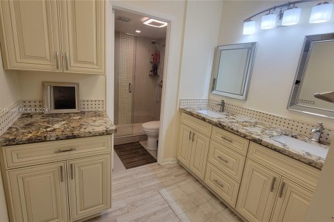 Condo in Hollywood, Florida, 1 bedroom  № 997743 - photo 8