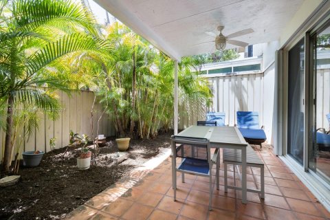 Townhouse in Pinecrest, Florida 3 bedrooms, 175.77 sq.m. № 1153586 - photo 7