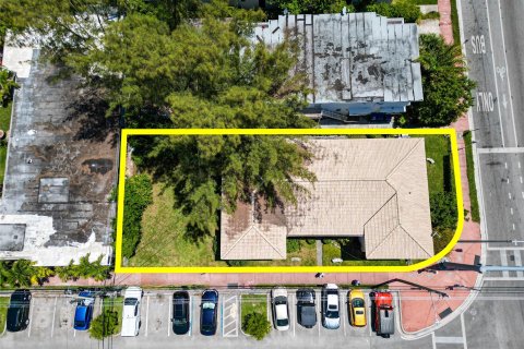 Commercial property in Miami Beach, Florida 420.29 sq.m. № 1141408 - photo 1