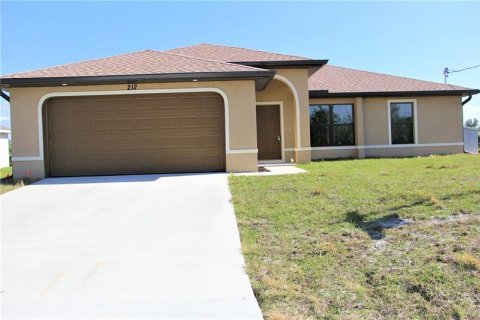 House in Port Charlotte, Florida 3 bedrooms, 148.64 sq.m. № 232628 - photo 1