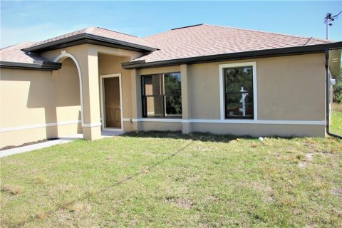 Villa ou maison à vendre à Port Charlotte, Floride: 3 chambres, 148.64 m2 № 232628 - photo 4
