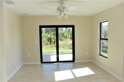 House in Port Charlotte, Florida 3 bedrooms, 148.64 sq.m. № 232628 - photo 20