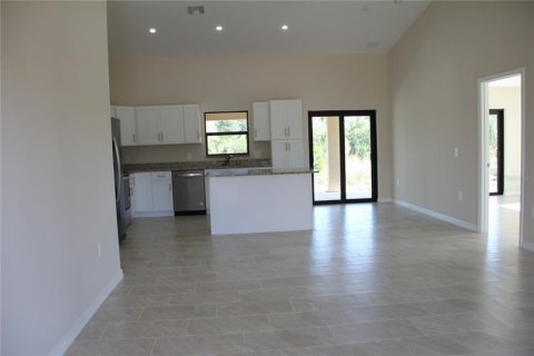 House in Port Charlotte, Florida 3 bedrooms, 148.64 sq.m. № 232628 - photo 9