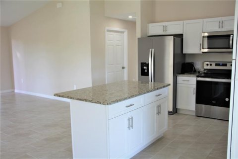 House in Port Charlotte, Florida 3 bedrooms, 148.64 sq.m. № 232628 - photo 16