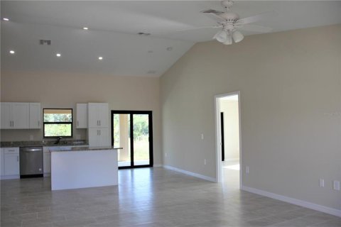 Villa ou maison à vendre à Port Charlotte, Floride: 3 chambres, 148.64 m2 № 232628 - photo 7