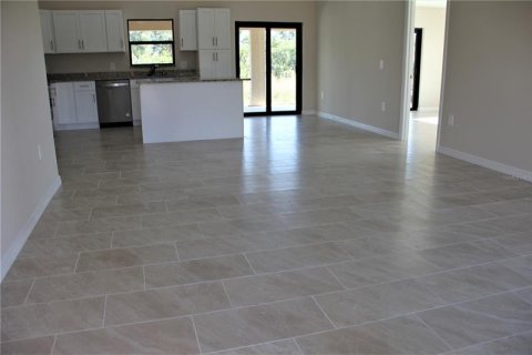 House in Port Charlotte, Florida 3 bedrooms, 148.64 sq.m. № 232628 - photo 8