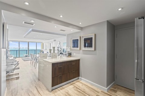 Copropriété à vendre à Hollywood, Floride: 2 chambres, 139.35 m2 № 1381997 - photo 14