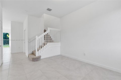 Townhouse in Miami Gardens, Florida 4 bedrooms, 141.58 sq.m. № 1382001 - photo 18