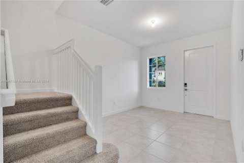 Touwnhouse à vendre à Miami Gardens, Floride: 4 chambres, 141.58 m2 № 1382001 - photo 3