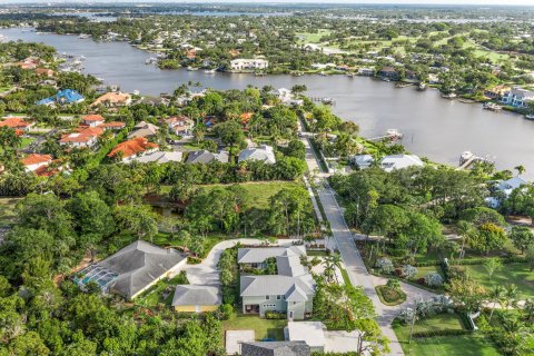 House in Jupiter, Florida 5 bedrooms, 404.68 sq.m. № 1185590 - photo 12