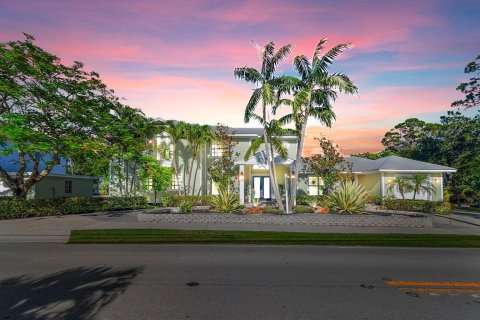 House in Jupiter, Florida 5 bedrooms, 404.68 sq.m. № 1185590 - photo 5