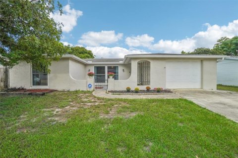 House in Port Richey, Florida 3 bedrooms, 133.97 sq.m. № 1342966 - photo 1