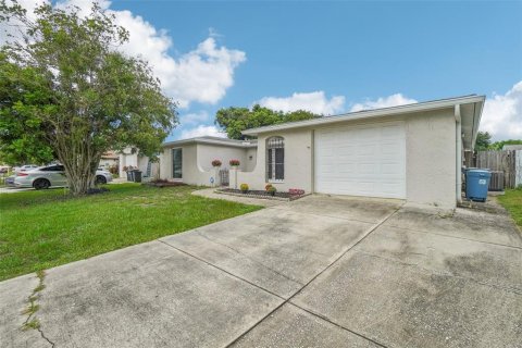 House in Port Richey, Florida 3 bedrooms, 133.97 sq.m. № 1342966 - photo 3