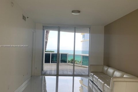 Condominio en venta en Sunny Isles Beach, Florida, 3 dormitorios, 240.71 m2 № 426246 - foto 15
