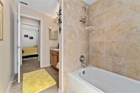 Condo in Orlando, Florida, 2 bedrooms  № 1287595 - photo 15