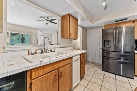 Condo in Orlando, Florida, 2 bedrooms  № 1287595 - photo 13