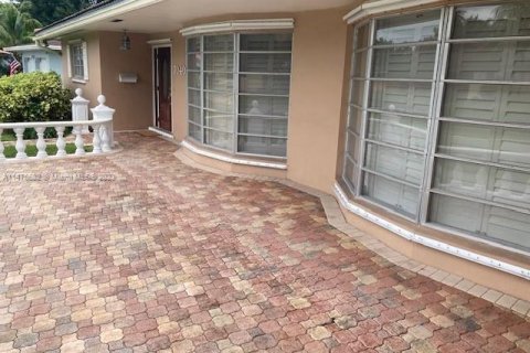 Casa en venta en Plantation, Florida, 3 dormitorios, 223.52 m2 № 789175 - foto 2