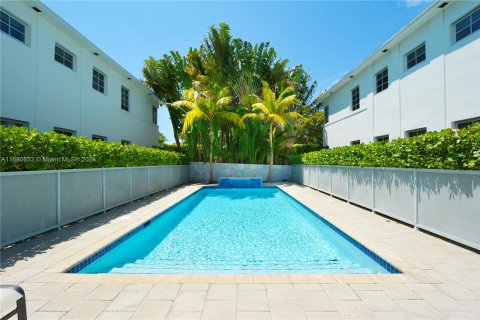 Condo in Miami Beach, Florida, 1 bedroom  № 1412129 - photo 26