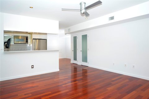 Condo in Miami Beach, Florida, 1 bedroom  № 1412129 - photo 2