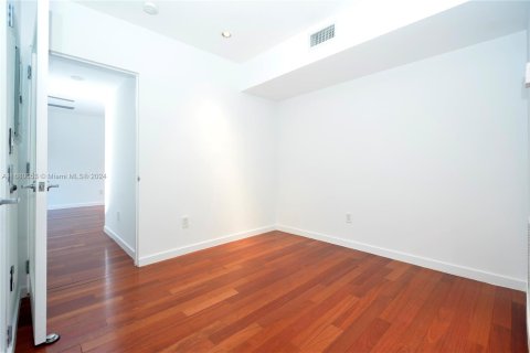 Condo in Miami Beach, Florida, 1 bedroom  № 1412129 - photo 5