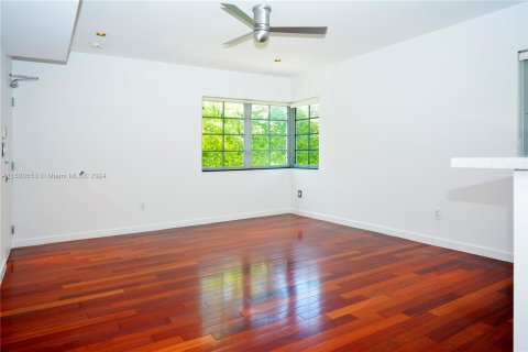 Condo in Miami Beach, Florida, 1 bedroom  № 1412129 - photo 4